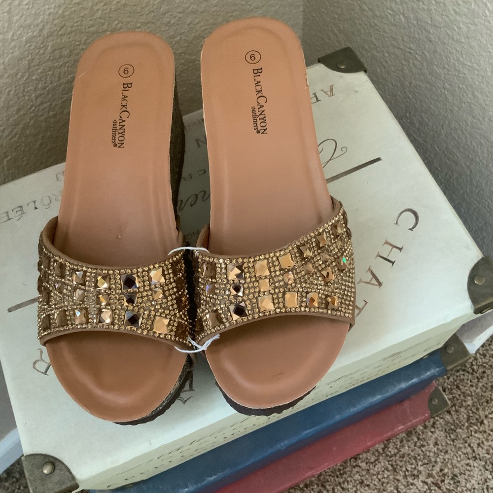 NWT BLACK CANYON WEDGES SANDALS